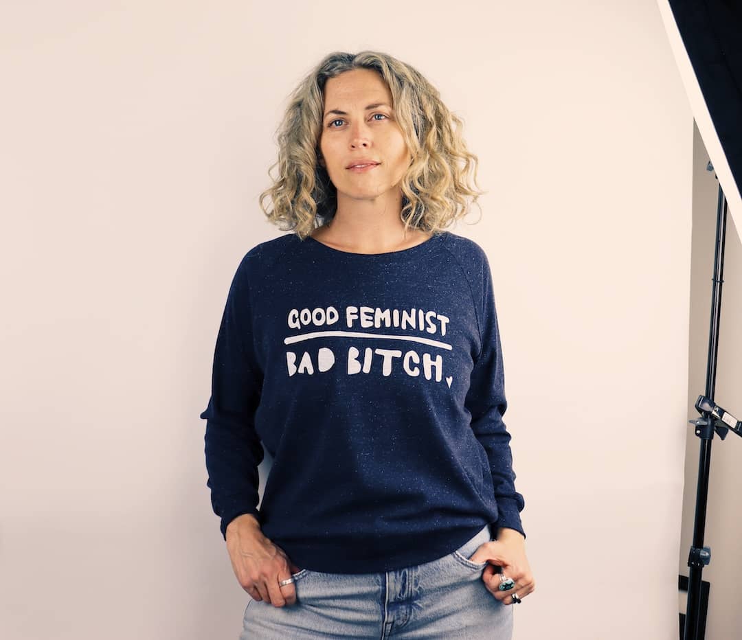 Good Feminist Bad B*tch Feminine Fit Lightweight Raglan Pullover in Heather Navy