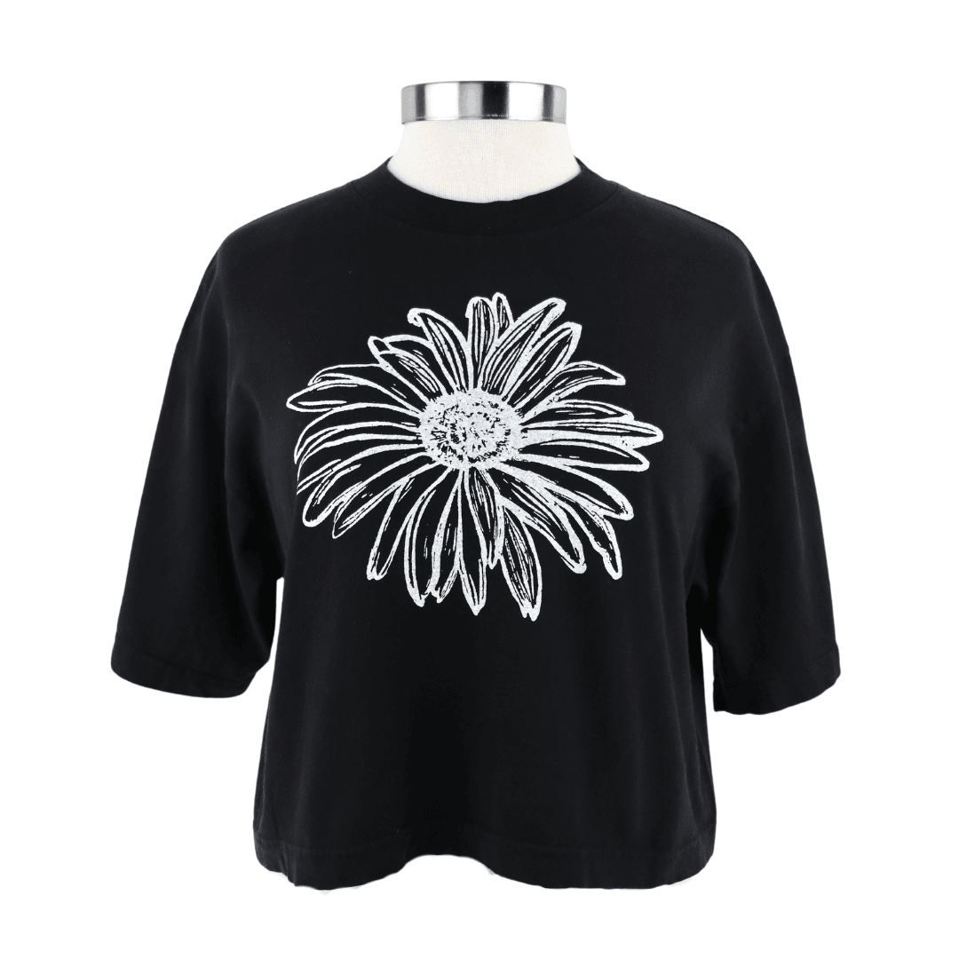 Daisy Feminine Fit One Size Crop Tee in Black