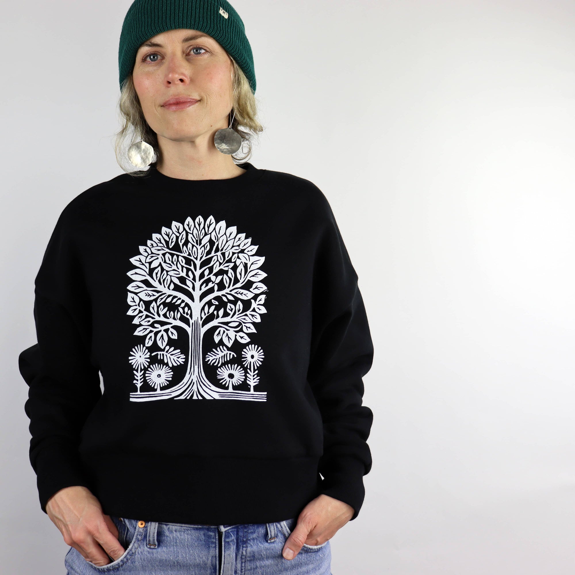 Tree Vol. 2 Feminine Heavyweight Cropped Sweatshirt in Black