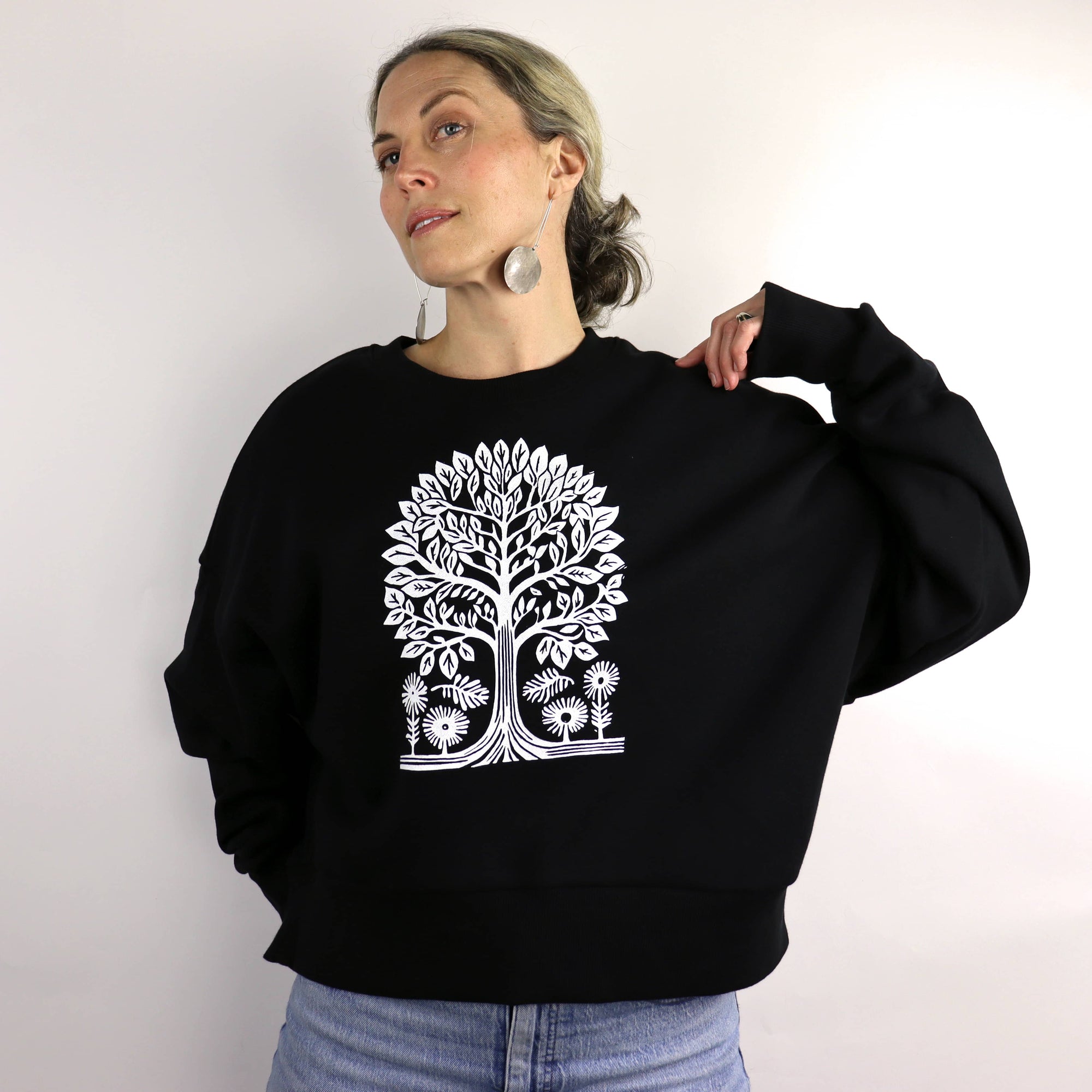 Tree Vol. 2 Feminine Heavyweight Cropped Sweatshirt in Black