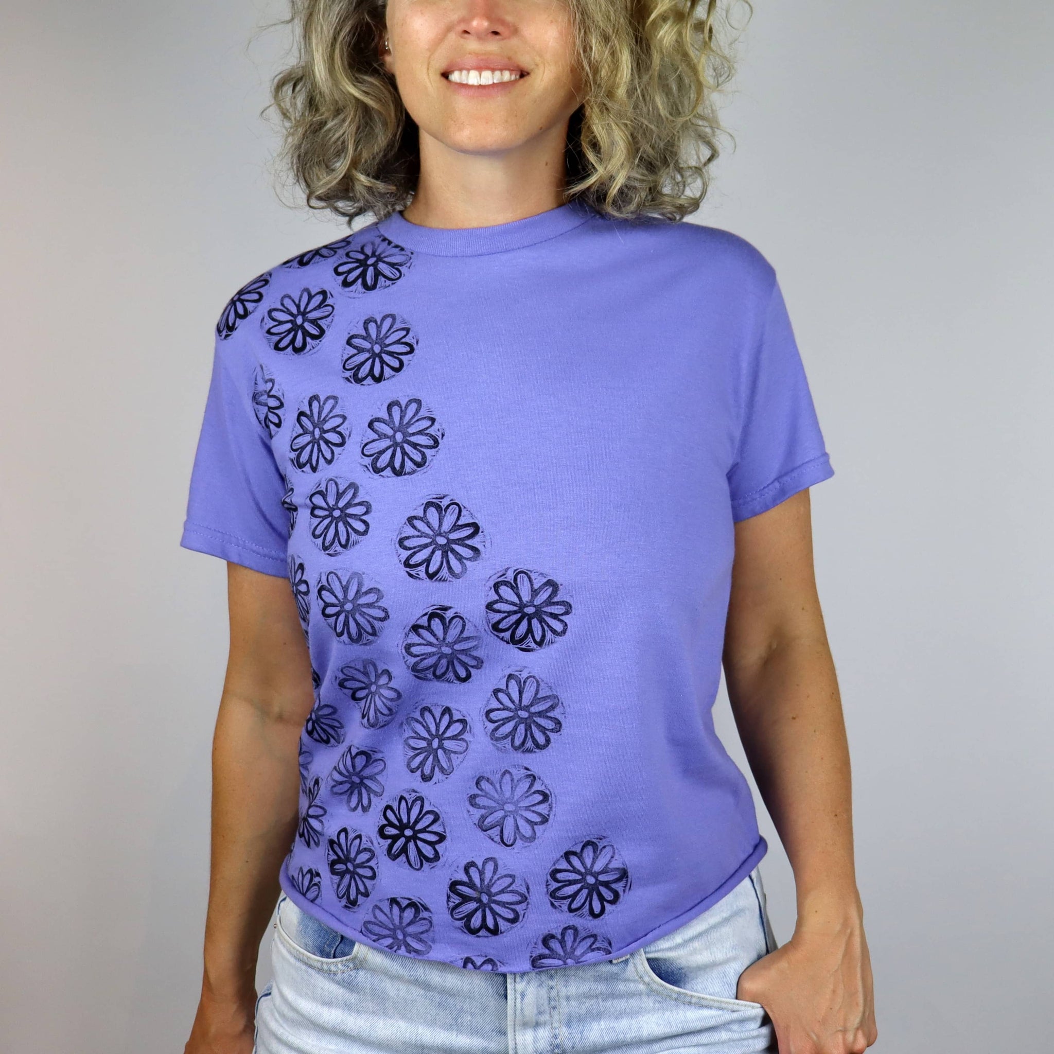 Block Printed Daisy Unisex Cotton Slightly Cropped Tee in Periwinkle
