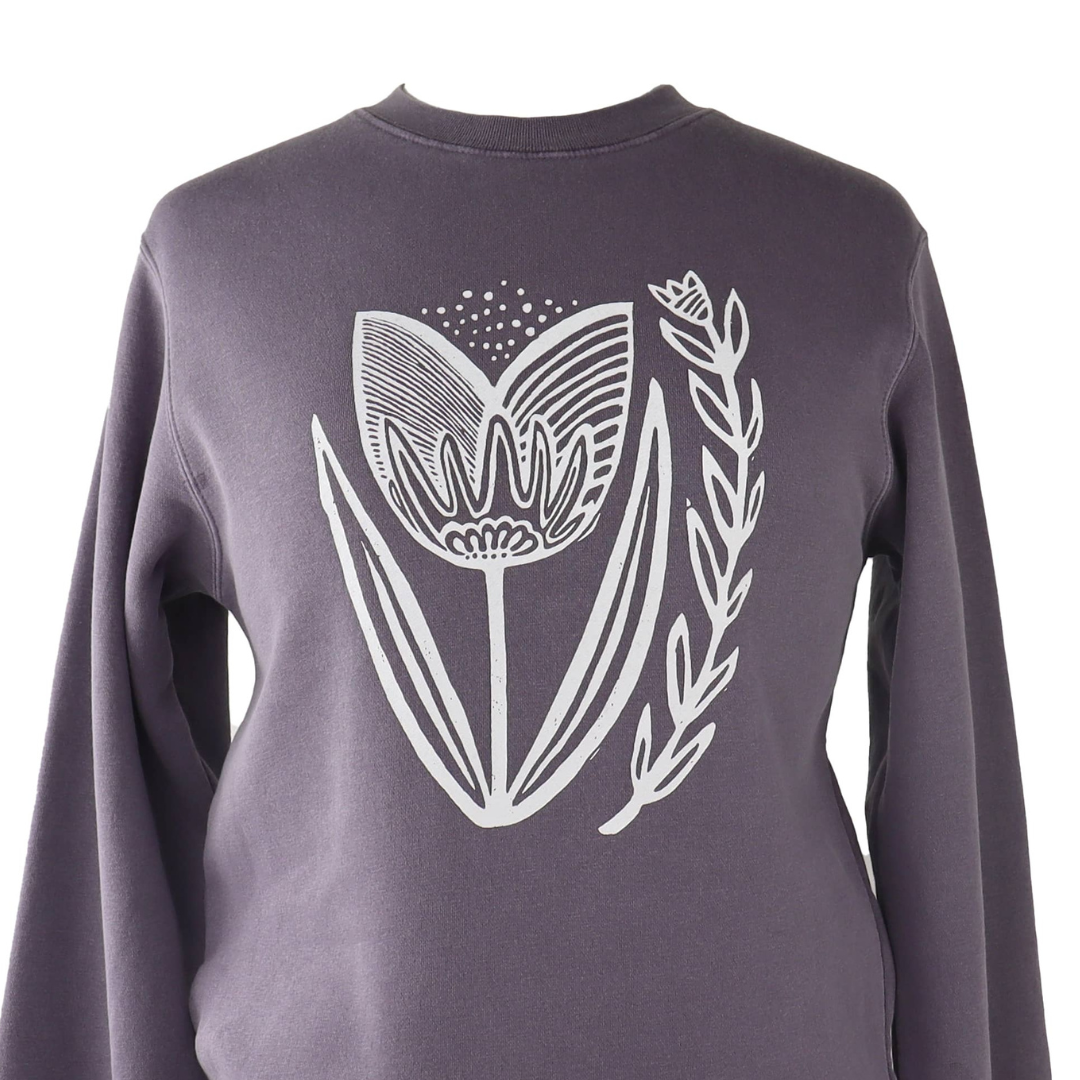 Folksy Tulip Unisex Vintage-Style Crewneck in Washed Purple